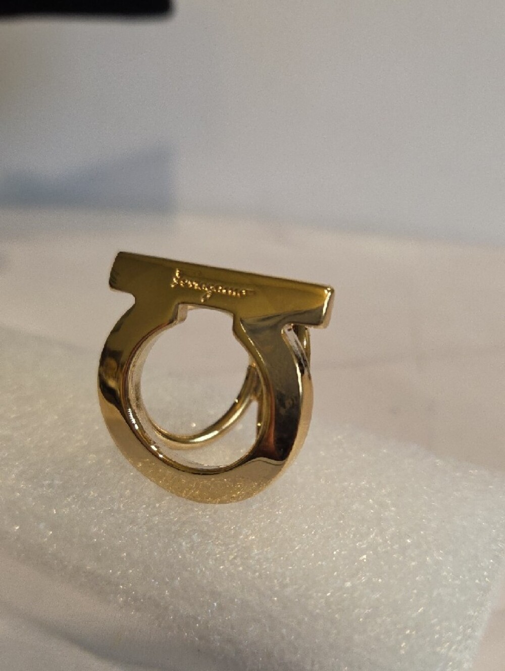 Salvatore Ferragamo Gold Gancini Signature Scarf Ring - Picture 9 of 9